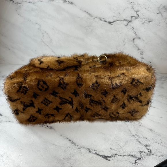 ❌❌ Louis Vuitton Mink Bag Monogram Les Extraordinnaires Le Fableux Fur tote - Picture 14 of 16